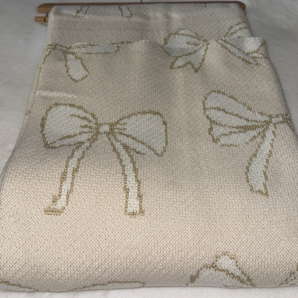 ID Home Christmas gold ribbon/bow Oversized Bows Throw - Christmas Bow Throw 🎀 - Picture 8 of 8